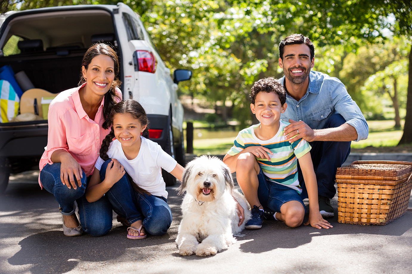 shutterstock_1167867205 family with dog and picnic basket